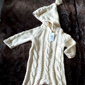 Knitted Outfit Baby Gap! Its gorgeous cream knitted Gender Neutral. warm & cute.